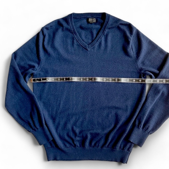 J crew women’s medium navy blue 100% merino wool sweater - Picture 4 of 6